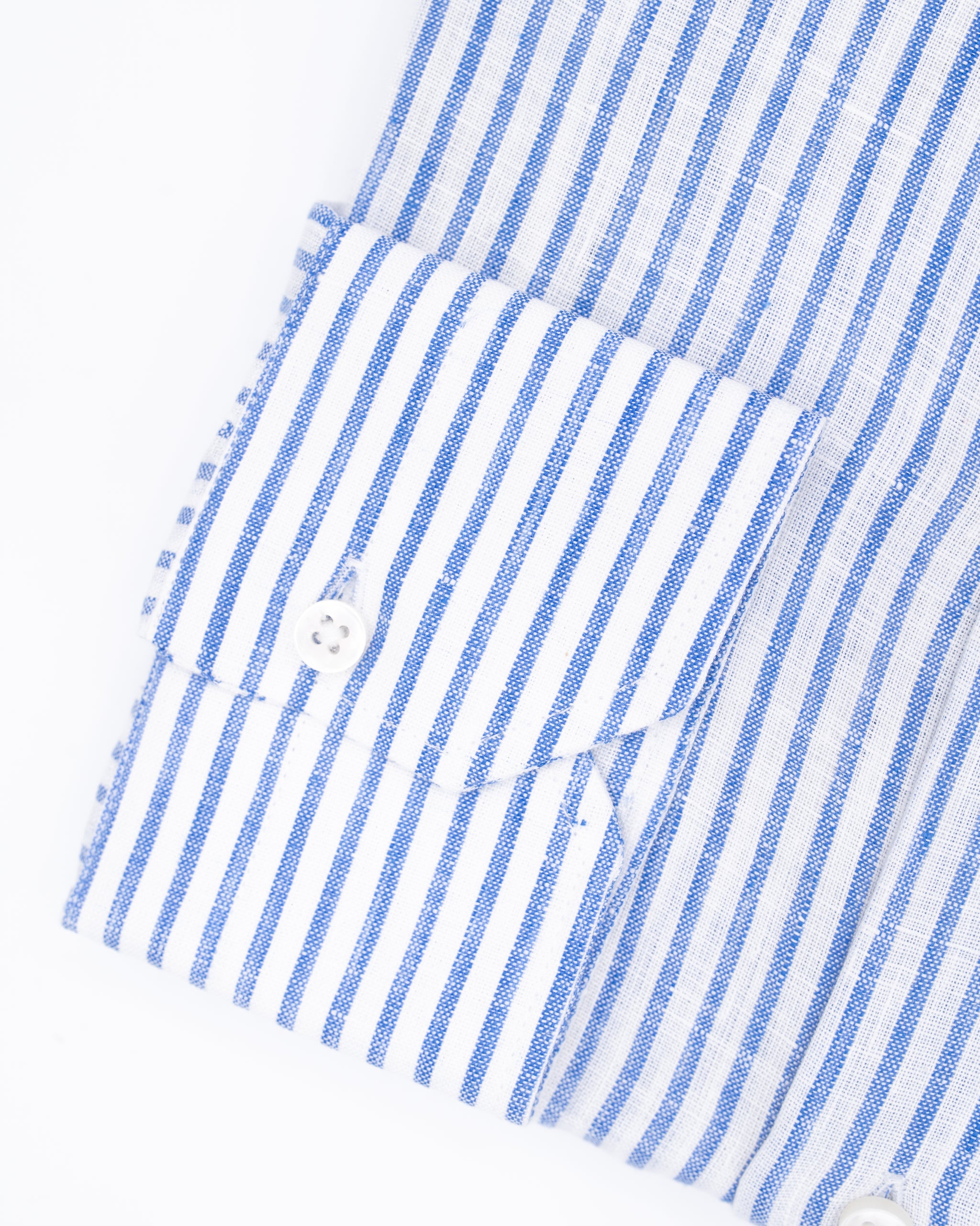 Regular fit shirt with pleats - button down collar 100% striped linen